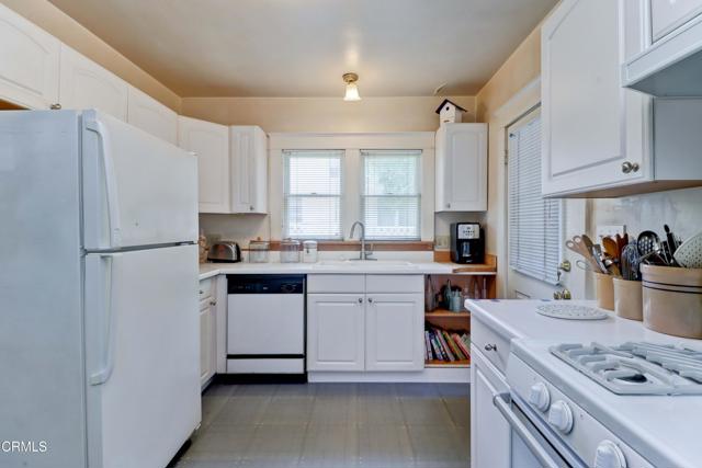 320 W Lemon Avenue, Monrovia CA: https://media.crmls.org/mediaz/b09c6180-541b-4dbc-97cb-bbbf0e920ed0.jpg