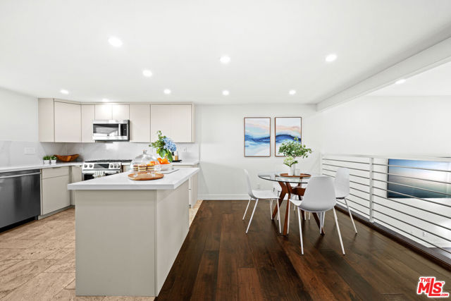 4800 La Villa Marina, Marina del Rey CA: https://media.crmls.org/mediaz/b09c9709-d78b-4e1a-beb8-a7aeb6123f2d.jpg