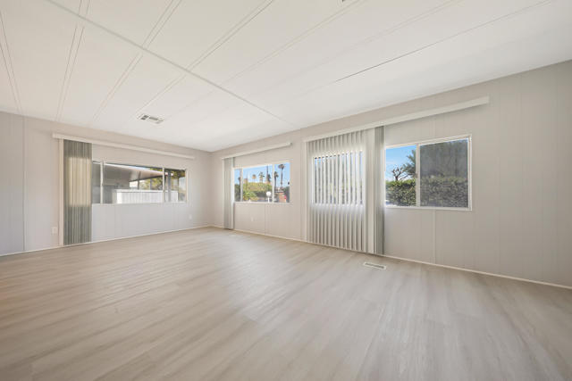 392 Standing Bear, Cathedral City CA: https://media.crmls.org/mediaz/b09dff08-691e-466c-97c8-6c5ee264373b.jpg