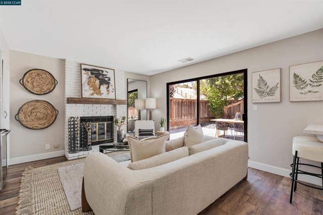 2329 Sweetwater Dr, Martinez CA: https://media.crmls.org/mediaz/b09e4294-15cd-45db-bee9-63b9938eb465.jpg