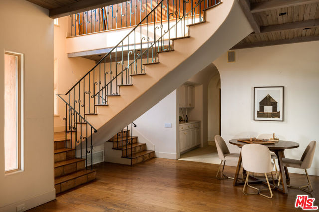 93 Laurel Drive, Rancho Palos Verdes CA: https://media.crmls.org/mediaz/b09ea925-cf65-4513-95f6-007f1c7f4632.jpg
