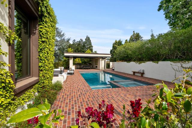 110 New Place Road, Hillsborough CA: https://media.crmls.org/mediaz/b09eba57-73d8-4a3f-b457-444e3d00db40.jpg