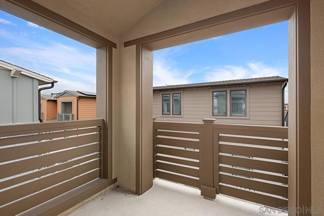 819 Kennebeck Ct, San Diego CA: https://media.crmls.org/mediaz/b09ed9ab-6e21-436f-b625-e27a1f9b892d.jpg