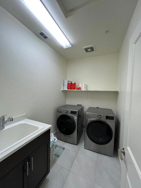 1460 Waterwheel Lane, Hollister CA: https://media.crmls.org/mediaz/b09ef17f-dbba-43a9-8880-7bf7d346b46a.jpg