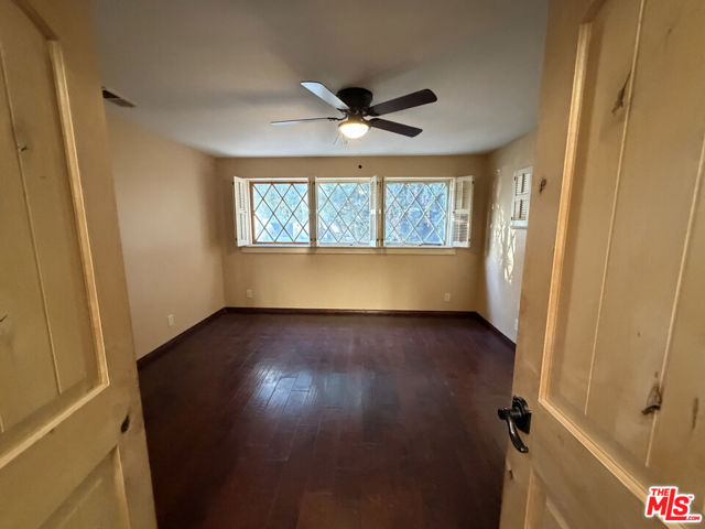 5952 Lubao Avenue, Woodland Hills CA: https://media.crmls.org/mediaz/b09fbfb5-77f7-4f25-9b2d-cba36a82e269.jpg