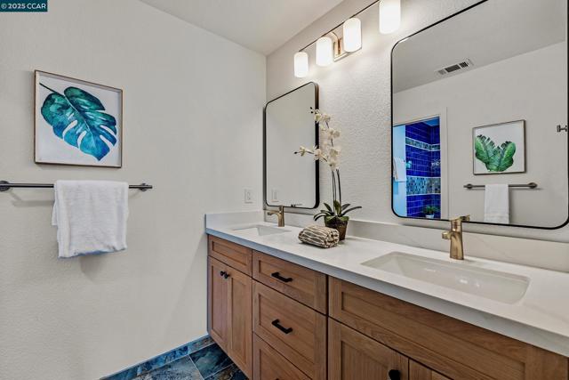 4044 Lambert Rd, El Sobrante CA: https://media.crmls.org/mediaz/b09fbfcf-3830-4714-b368-f9eb4d01b037.jpg