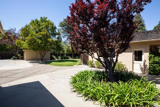 1850 White Oak Drive, Menlo Park CA: https://media.crmls.org/mediaz/b0a03784-808a-4718-a9ac-a86fa9d09113.jpg