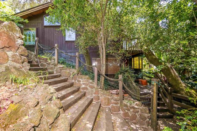 21 Red Rock Way, San Rafael CA: https://media.crmls.org/mediaz/b0a0667f-8907-45ce-a0d9-2fb506fc7757.jpg