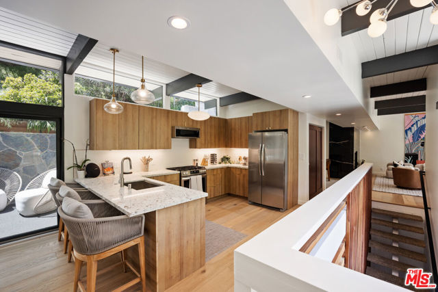 3905 Pacheco Drive, Sherman Oaks CA: https://media.crmls.org/mediaz/b0a1c939-18ea-47ed-a310-b94236284754.jpg