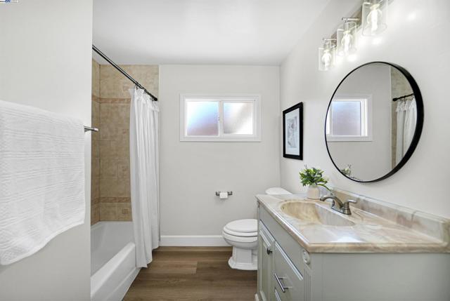 23639 Odom Dr, Hayward CA: https://media.crmls.org/mediaz/b0a24e75-9106-4693-934e-4b19a6d601a3.jpg