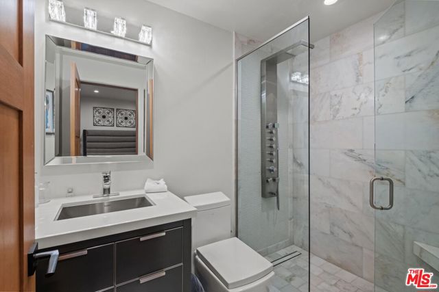 4733 Bonvue Avenue, Los Angeles CA: https://media.crmls.org/mediaz/b0a258d9-e999-49f1-9f1e-06d12fdfc79d.jpg