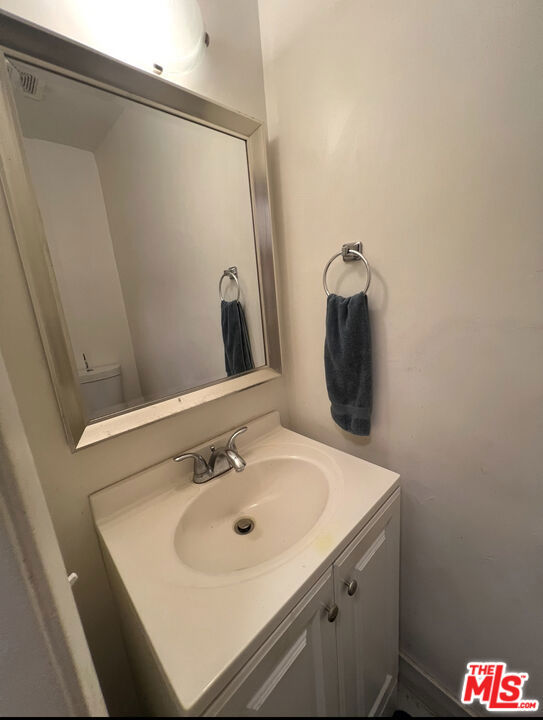 931 New Depot Street, Los Angeles CA: https://media.crmls.org/mediaz/b0a2609a-c278-4650-8f54-a7767d782828.jpg