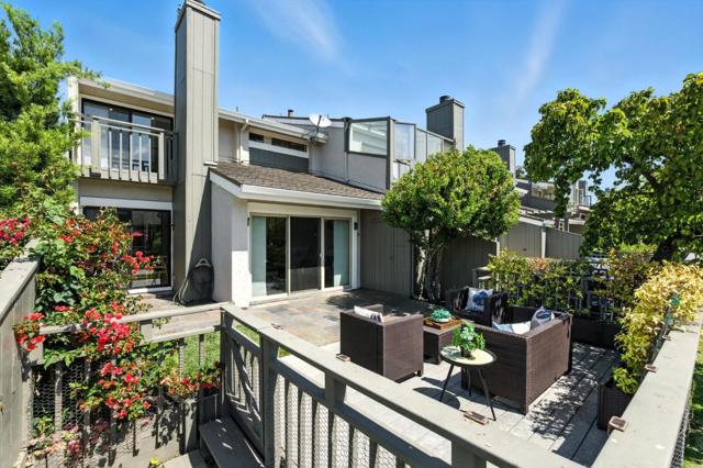 588 Marlin Court, Redwood City CA: https://media.crmls.org/mediaz/b0a2de85-014d-4d9c-864a-f42c016dc545.jpg