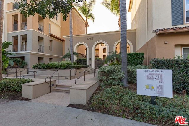 12975 Agustin Place, Playa Vista CA: https://media.crmls.org/mediaz/b0a2fe12-d711-4bfa-b2e4-5ff9d36597c3.jpg