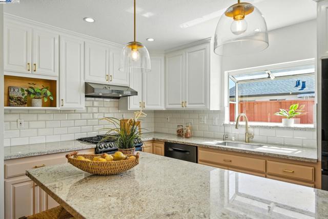 420 Camden Rd, Alameda CA: https://media.crmls.org/mediaz/b0a3acad-e853-4198-8b26-54e598ca66ed.jpg