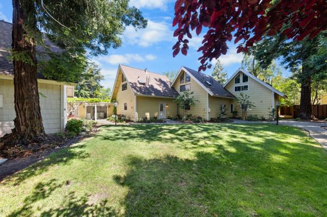 2518 W Middlefield Road, Mountain View CA: https://media.crmls.org/mediaz/b0a42d5b-ee15-4552-98d7-1136a405a3fa.jpg