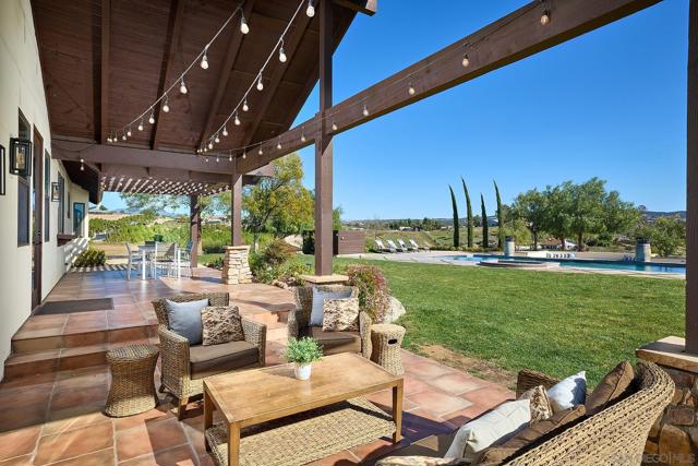 38408 Mesa Rd, Temecula CA: https://media.crmls.org/mediaz/b0a4c109-bcfd-478e-b117-b21b3b094e99.jpg