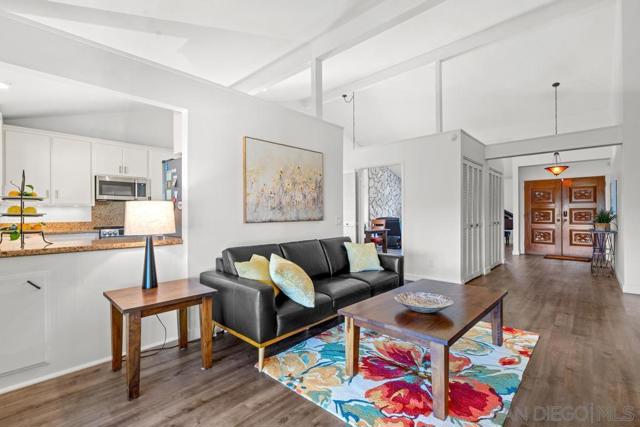 17109 Cloudcroft Dr, Poway CA: https://media.crmls.org/mediaz/b0a58429-3d60-4d15-b7ec-62afda2554a2.jpg