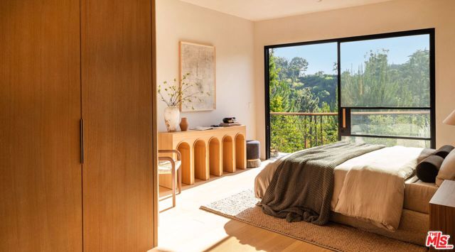 1039 Wallace, Beverly Hills CA: https://media.crmls.org/mediaz/b0a5c20f-6816-436c-9a02-ae10c2a4a2a6.jpg