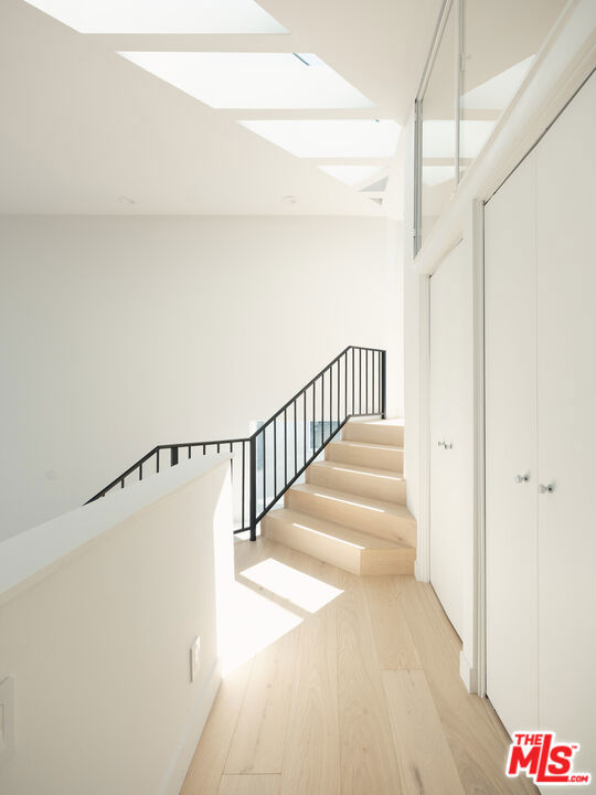 1624 Westerly Terrace, Los Angeles CA: https://media.crmls.org/mediaz/b0a5ca11-2782-4482-b1b6-e88cd62886a9.jpg
