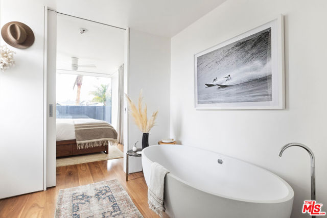 1201 CABRILLO Avenue, Venice CA: https://media.crmls.org/mediaz/b0a5fad9-7f8c-4c0d-8132-ca5f485c111c.jpg