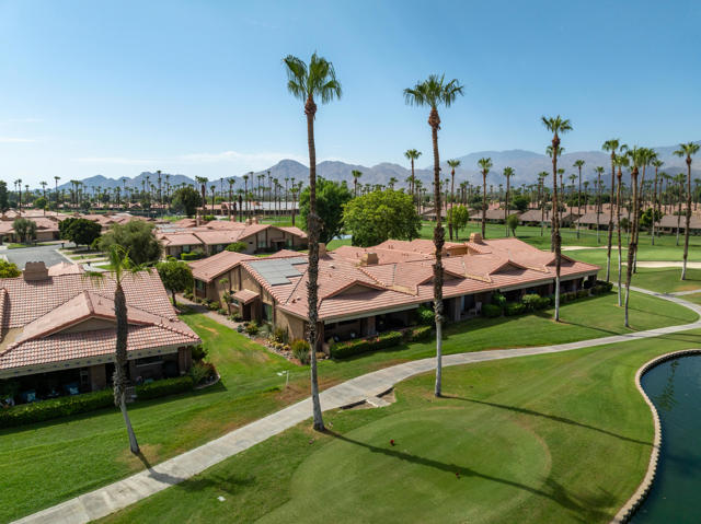 40 Joya Drive, Palm Desert CA: https://media.crmls.org/mediaz/b0a66efb-a56d-40eb-8c56-5f3c3eec59cb.jpg