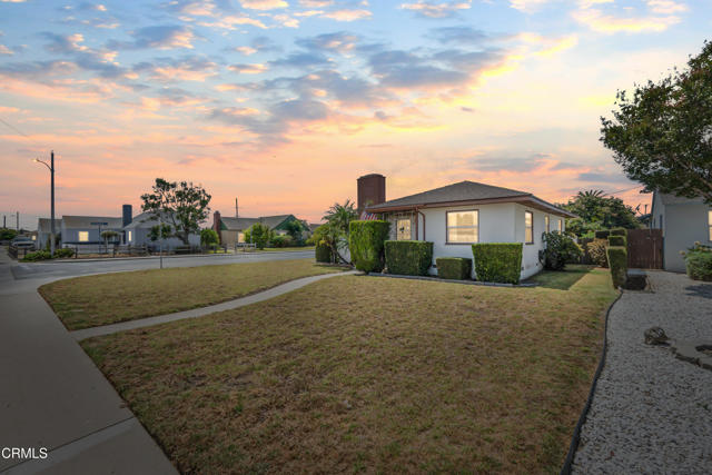 Detail Gallery Image 2 of 33 For 403 N L St, Oxnard,  CA 93030 - 3 Beds | 2 Baths