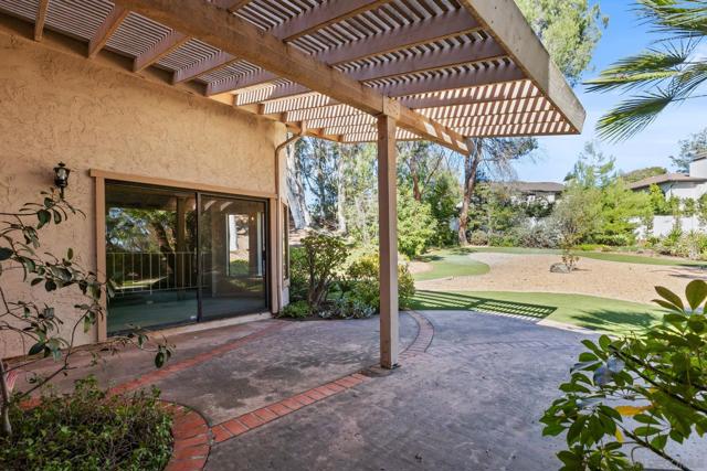 462 Avenida Adobe, Escondido CA: https://media.crmls.org/mediaz/b0a74378-8209-462a-95e9-0c891fb3a5fc.jpg