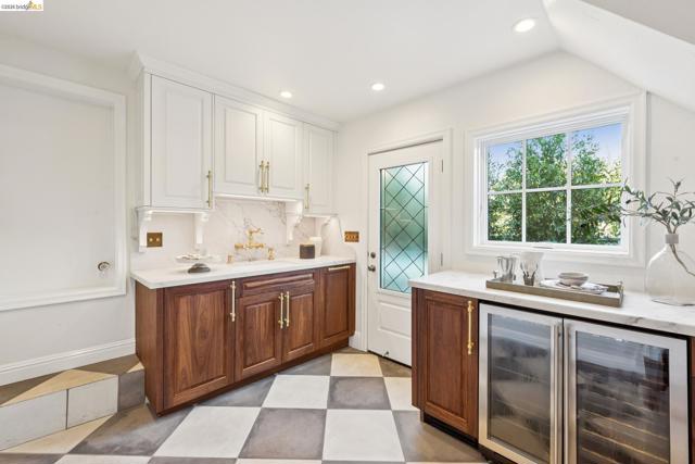 Image 52 of 60 For 906 Paramount Rd