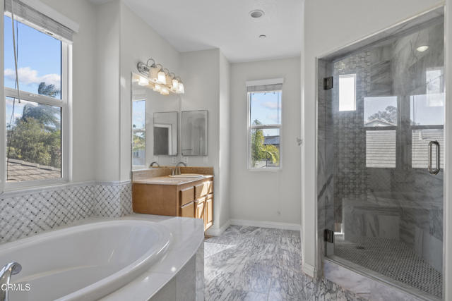 2012 Keltic Lodge Drive, Oxnard CA: https://media.crmls.org/mediaz/b0a80684-b69b-49f7-a9c5-0425376437b2.jpg