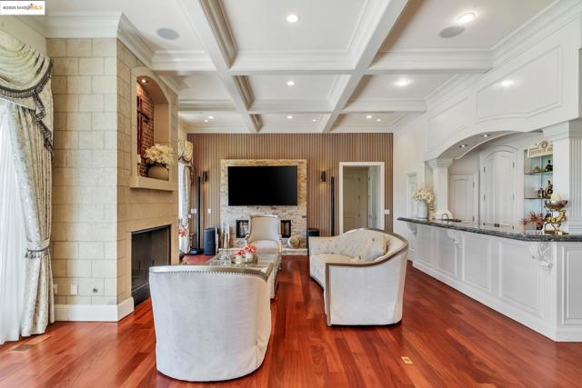 1853 Via Di Salerno, Pleasanton CA: https://media.crmls.org/mediaz/b0a82f51-c59f-42b8-9c17-e659ffa11ba7.jpg