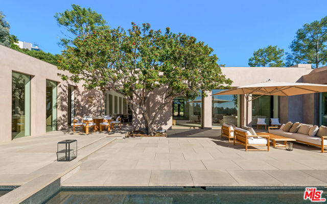 1016 N Hillcrest Road, Beverly Hills CA: https://media.crmls.org/mediaz/b0a82f73-bde5-47bf-a7d3-5fc6f6237ece.jpg