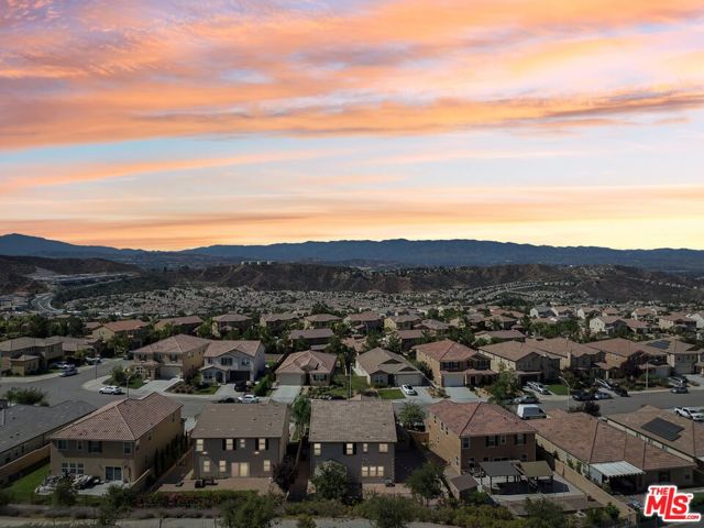 19317 Bension Drive, Santa Clarita CA: https://media.crmls.org/mediaz/b0a8495c-6e95-4a6f-8d34-072fab614b96.jpg