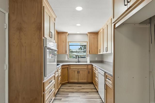 Detail Gallery Image 8 of 17 For 9352 Carlton Hill Blvd, Santee,  CA 92071 - 3 Beds | 2 Baths