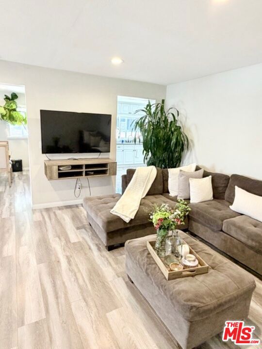 2940 Live Oak Street, Huntington Park CA: https://media.crmls.org/mediaz/b0a881dc-57c3-4e34-841d-363f381e4b08.jpg