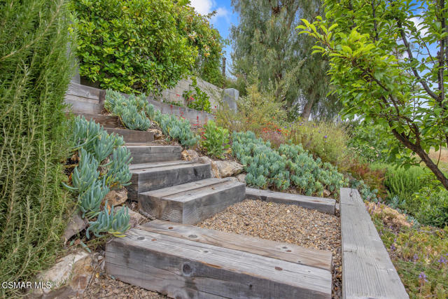 464 W Avenida De Las Flores, Thousand Oaks CA: https://media.crmls.org/mediaz/b0a8d118-4ac5-4414-be75-b1cd448d3d1d.jpg