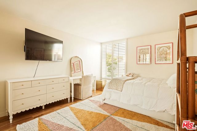 6641 Bedford Avenue, Los Angeles CA: https://media.crmls.org/mediaz/b0a90789-18a5-4759-8b1d-00766231c556.jpg