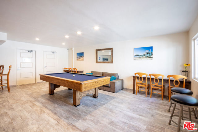 2721 2nd Street, Santa Monica CA: https://media.crmls.org/mediaz/b0a934a7-8c29-4016-9ccf-ffcb1fb0c309.jpg