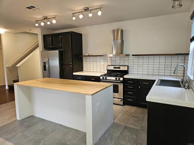 4558 Northern Moon Way, San Diego CA: https://media.crmls.org/mediaz/b0a971de-0eb9-4f65-8629-30e03945bfe5.jpg