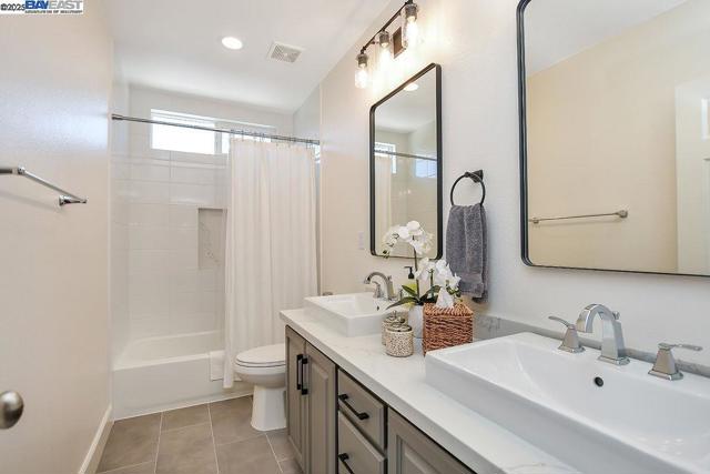 632 Dickinson Ct, Discovery Bay CA: https://media.crmls.org/mediaz/b0a99719-b903-497e-a072-690714de5b07.jpg
