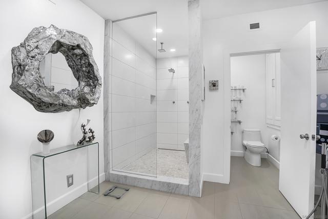 700 Front St, San Diego CA: https://media.crmls.org/mediaz/b0a9c802-8ddb-4684-904d-dfa1615ca34f.jpg