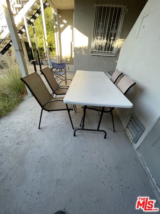 4010 W Adams Boulevard, Los Angeles CA: https://media.crmls.org/mediaz/b0aa293e-ef7a-4679-a4f5-8c1b80026c4b.jpg