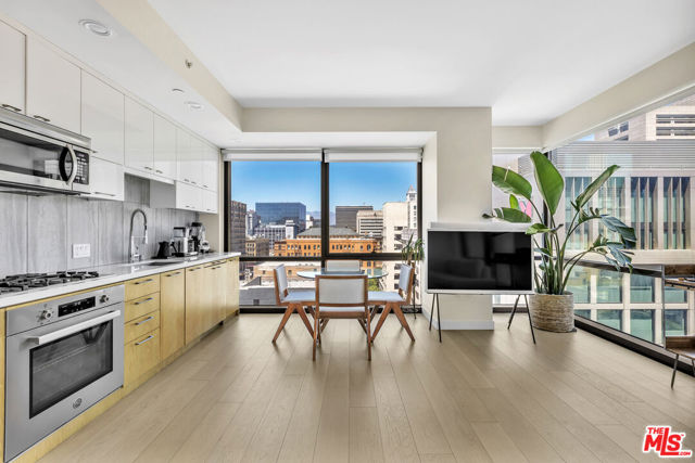 400 S Broadway, Los Angeles CA: https://media.crmls.org/mediaz/b0aa5ecc-a355-4eed-9dfd-cde48b541090.jpg