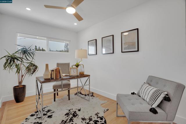 795 Canyon Rd, Redwood City CA: https://media.crmls.org/mediaz/b0aa7afc-41fa-4a30-9bc3-cdf8e2b77ad3.jpg