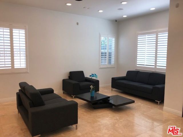 10521 ALMAYO Avenue, Los Angeles CA: https://media.crmls.org/mediaz/b0aaa356-c61d-4e34-85ce-53fbbed9bf9d.jpg