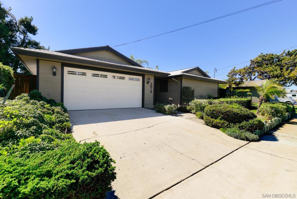 3618 Mount Acomita Ave