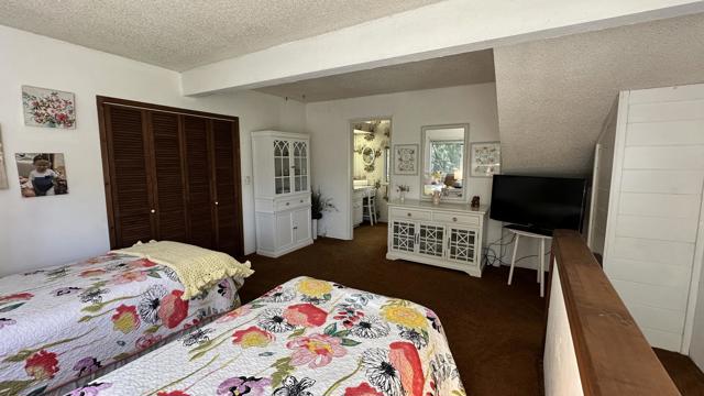 25655 Tahquitz Drive, Idyllwild CA: https://media.crmls.org/mediaz/b0ab388d-e513-4839-98b8-93e4024cafaa.jpg