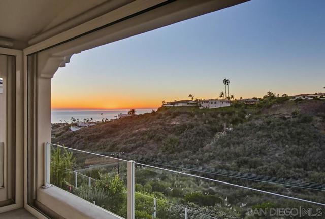 5448 Caminito Bayo, La Jolla CA: https://media.crmls.org/mediaz/b0ab3b46-e537-4b33-91b7-87ac879b40f6.jpg