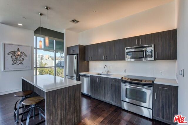 1480 VINE Street, Los Angeles CA: https://media.crmls.org/mediaz/b0ab82ad-82e6-4b95-bbe4-0d23a8e47a31.jpg