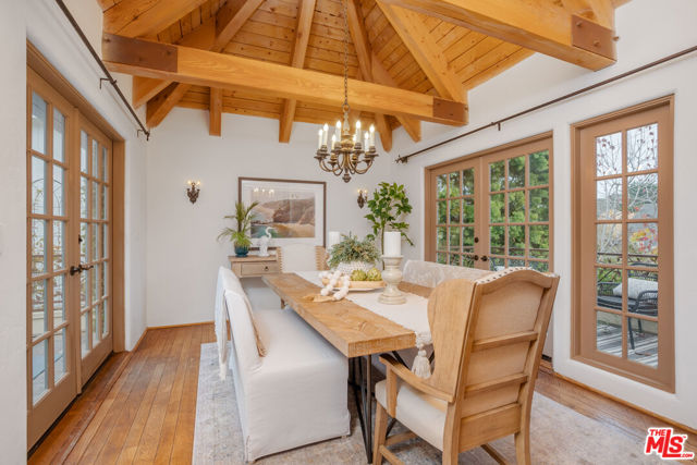 2917 N Poinsettia Avenue, Manhattan Beach CA: https://media.crmls.org/mediaz/b0ab8a3d-301d-44ec-bfa9-f1bf427a3792.jpg